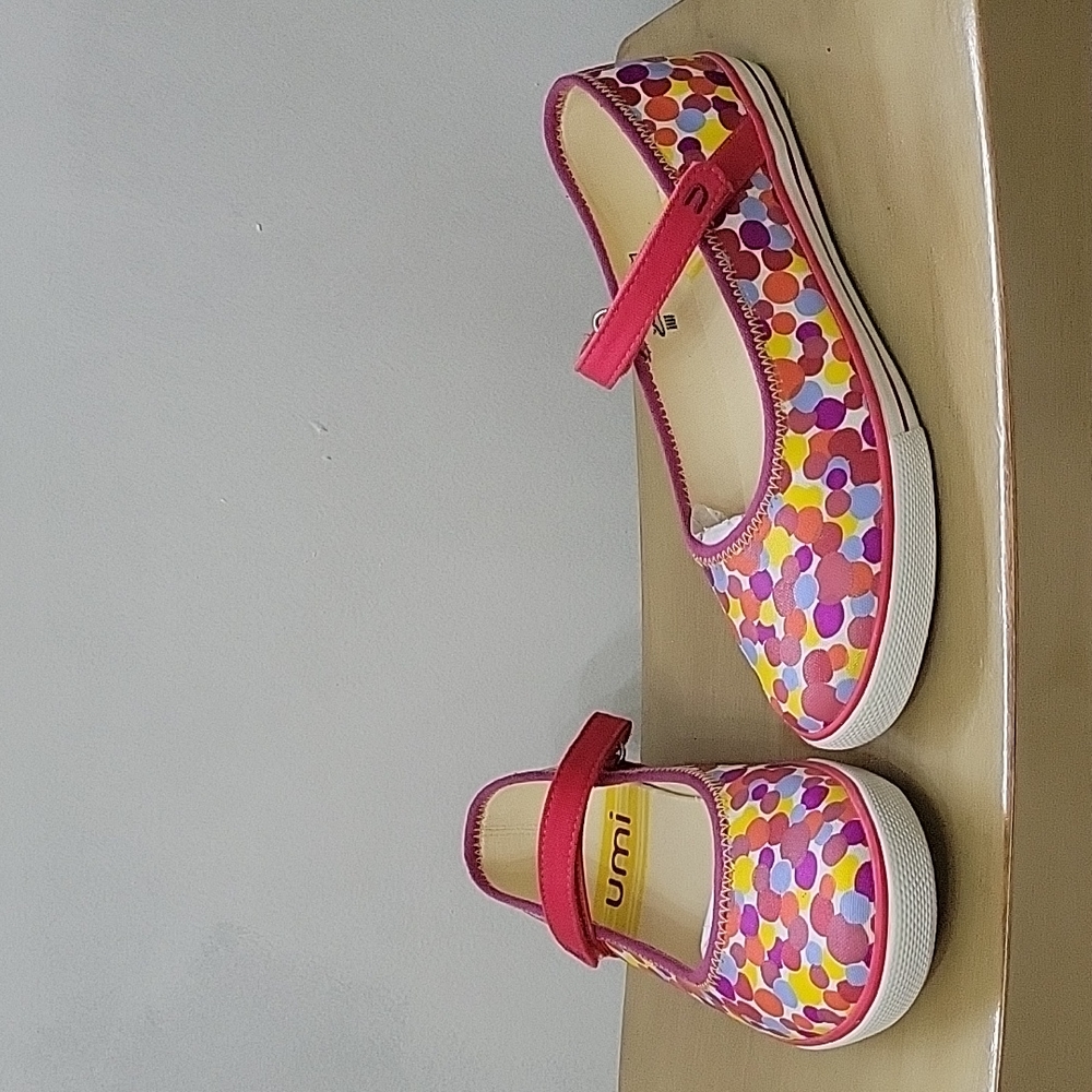 NEW Girls' sneakers. Fun Summer Shoes. multicolor, Size 4 (US)